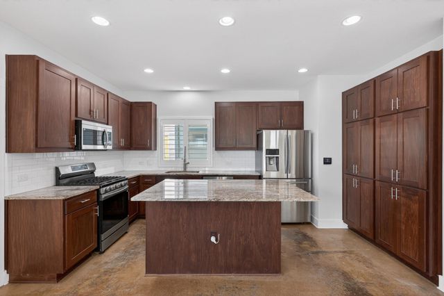 2005 Sager DR 271C, Austin, TX 78741