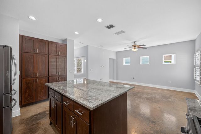 2005 Sager DR 271C, Austin, TX 78741