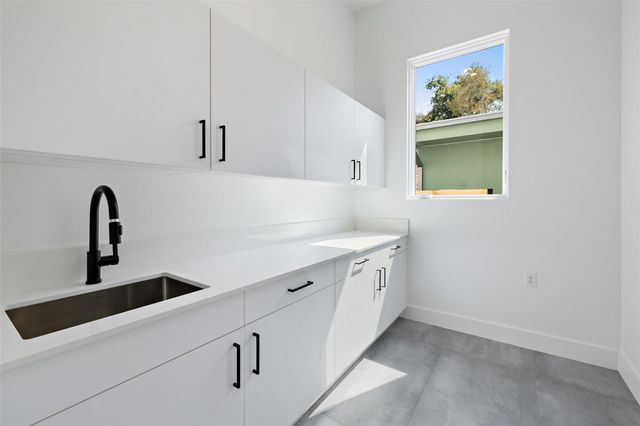 2001 Forest TRL, Austin, TX 78703