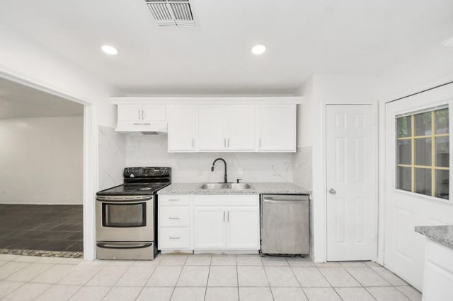 1015 Stoneleigh Court, Tomball, TX 77375