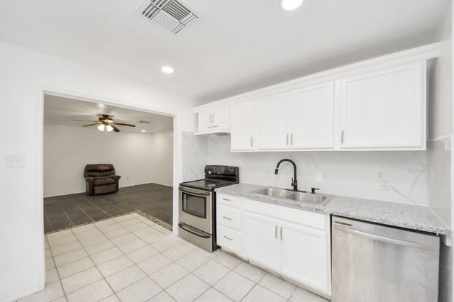 1015 Stoneleigh Court, Tomball, TX 77375