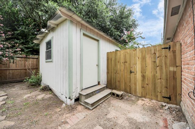 1015 Stoneleigh Court, Tomball, TX 77375