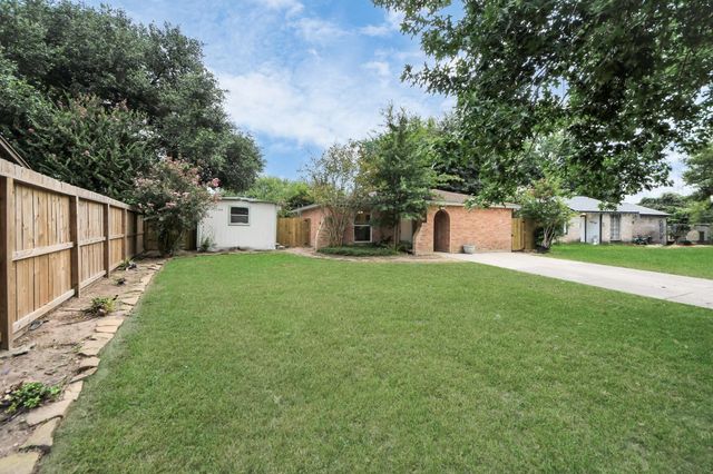 1015 Stoneleigh Court, Tomball, TX 77375