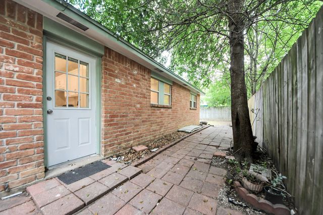 1015 Stoneleigh Court, Tomball, TX 77375