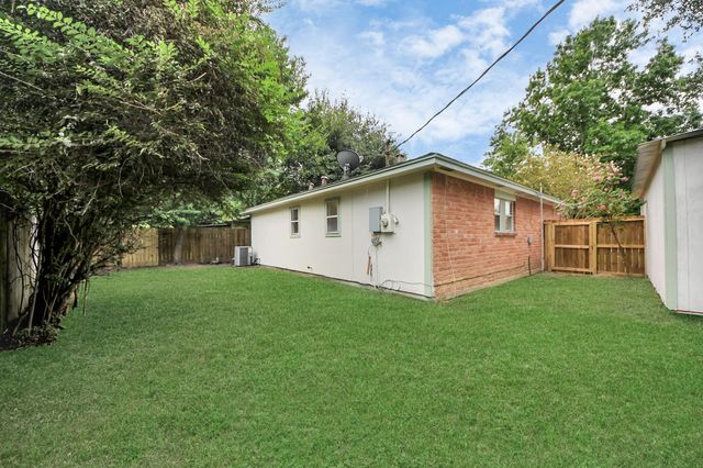 1015 Stoneleigh Court, Tomball, TX 77375
