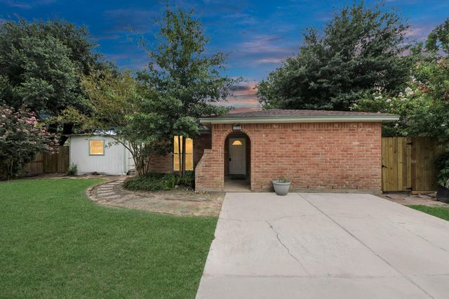 1015 Stoneleigh Court, Tomball, TX 77375