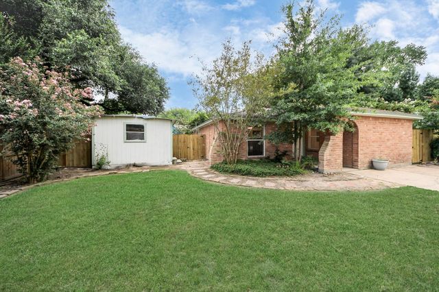 1015 Stoneleigh Court, Tomball, TX 77375