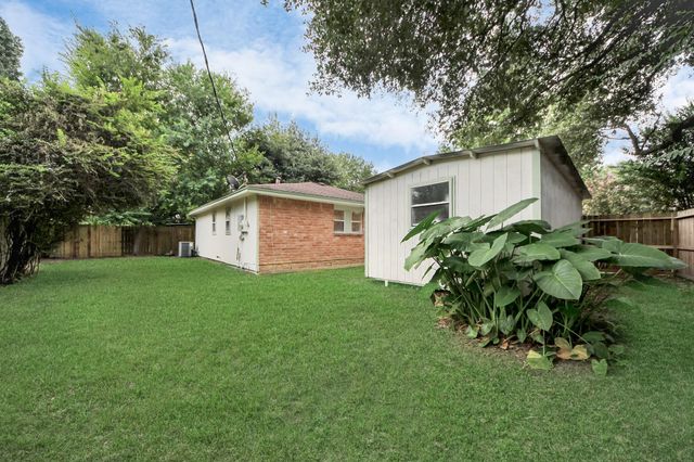 1015 Stoneleigh Court, Tomball, TX 77375