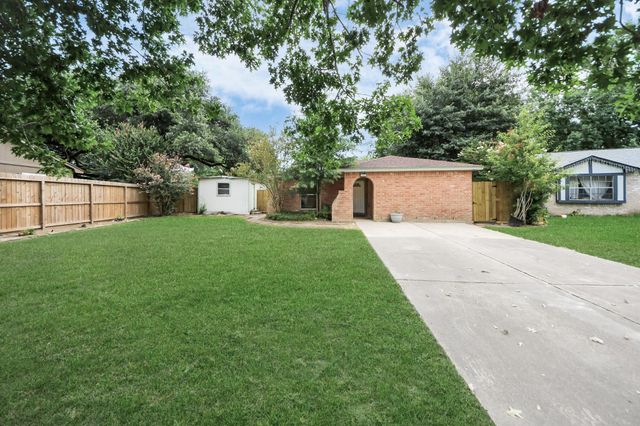 1015 Stoneleigh Court, Tomball, TX 77375