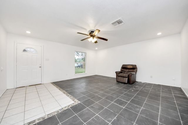 1015 Stoneleigh Court, Tomball, TX 77375