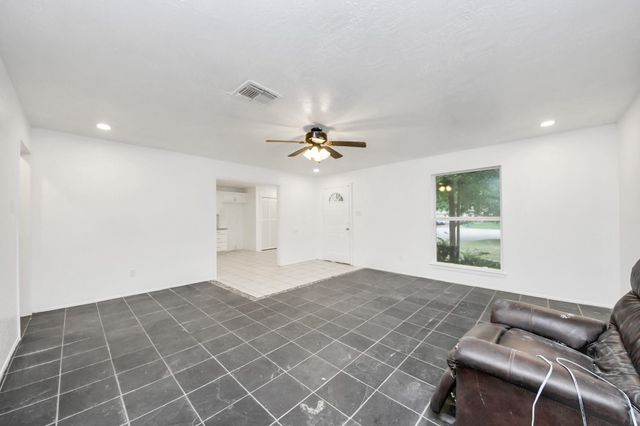 1015 Stoneleigh Court, Tomball, TX 77375