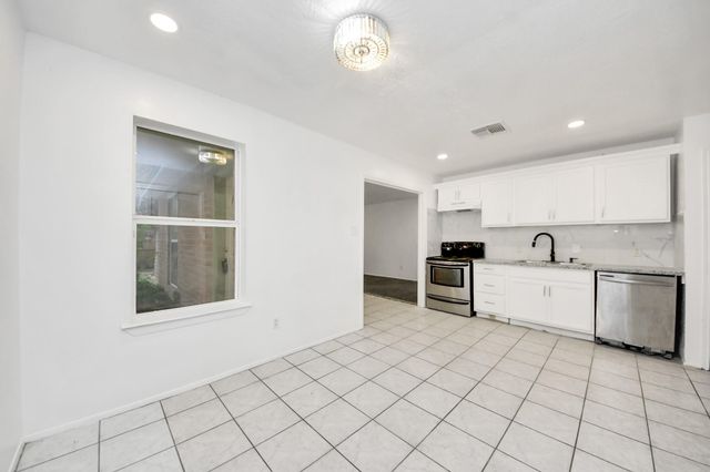 1015 Stoneleigh Court, Tomball, TX 77375