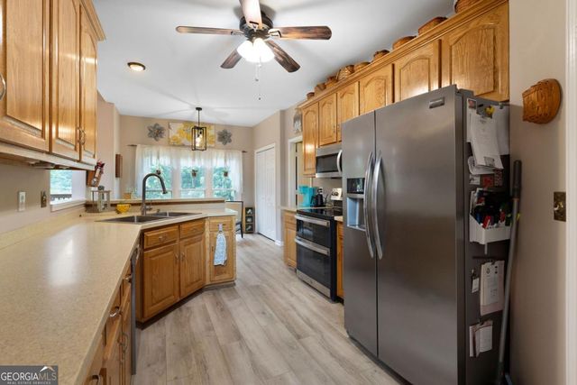 32 Shagbark Drive SW, Cartersville, GA 30120