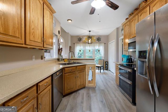 32 Shagbark Drive SW, Cartersville, GA 30120