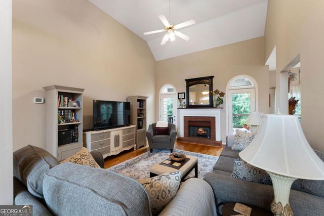 32 Shagbark Drive SW, Cartersville, GA 30120