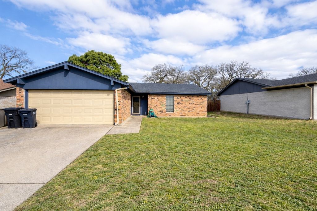 7609 Castillo Road, Fort Worth, TX 76112