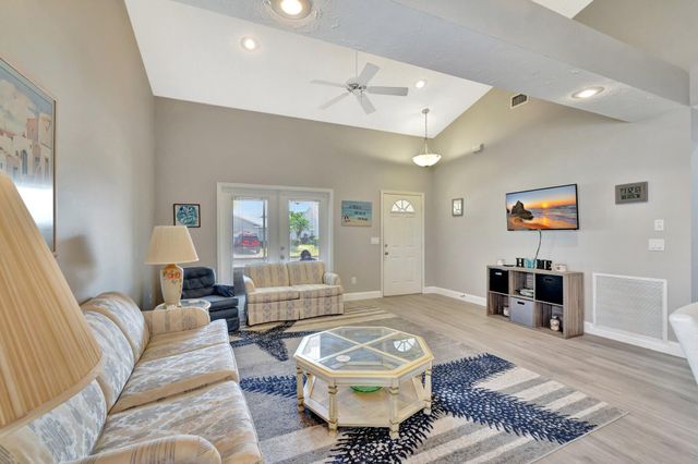 4059 Gator Trace Road, Fort Pierce, FL 34982