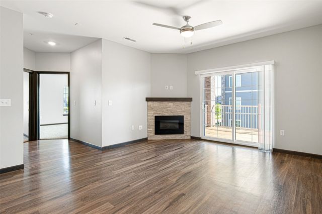 2877 Spring Rose Circle 301, Coralville, IA 52241