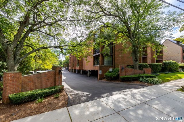 181 Loomis Drive 138, West Hartford, CT 06107