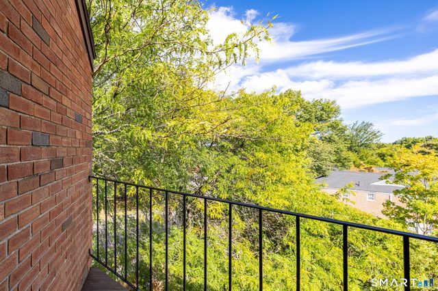 181 Loomis Drive 138, West Hartford, CT 06107