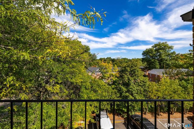 181 Loomis Drive 138, West Hartford, CT 06107