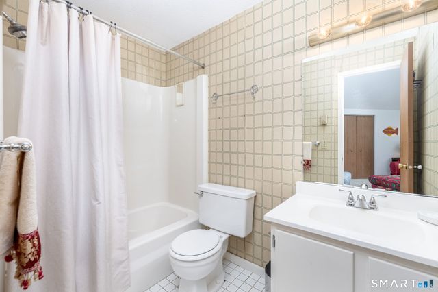 181 Loomis Drive 138, West Hartford, CT 06107