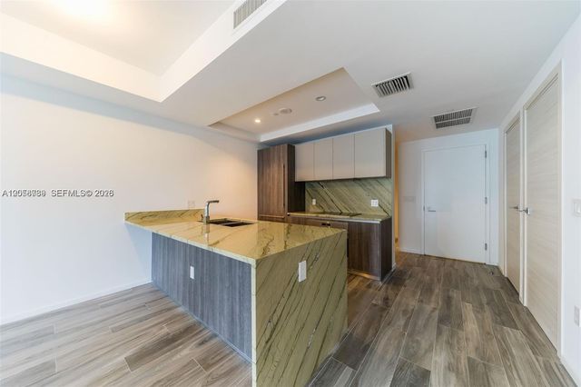 801 S Miami Ave 2302, Miami, FL 33130