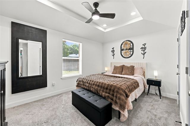 900 N Grand Avenue, Waxahachie, TX 75165
