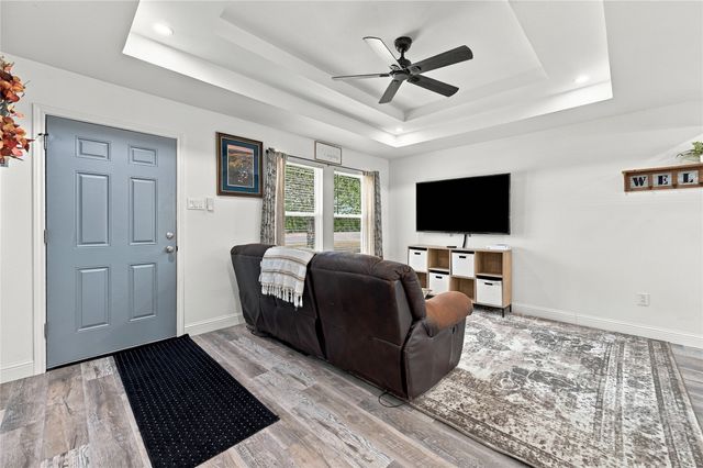 900 N Grand Avenue, Waxahachie, TX 75165