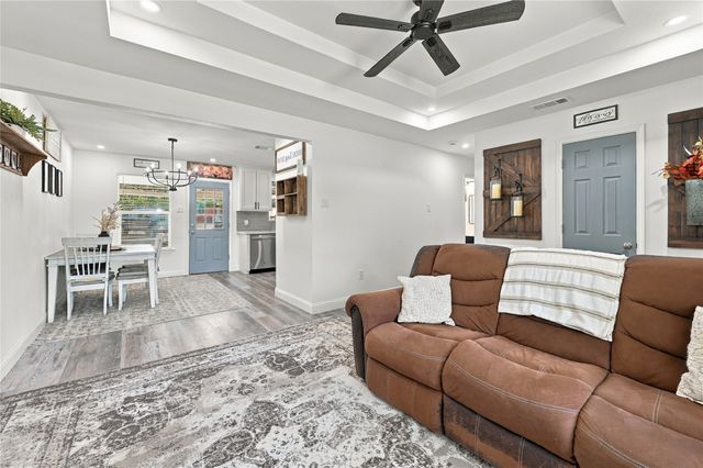 900 N Grand Avenue, Waxahachie, TX 75165