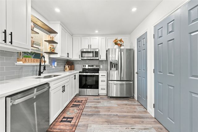 900 N Grand Avenue, Waxahachie, TX 75165