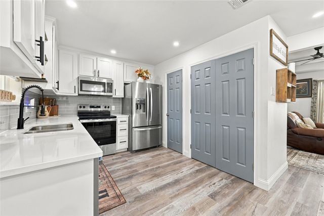 900 N Grand Avenue, Waxahachie, TX 75165