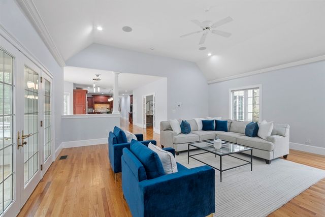 58 Buttrick Ln, Carlisle, MA 01741