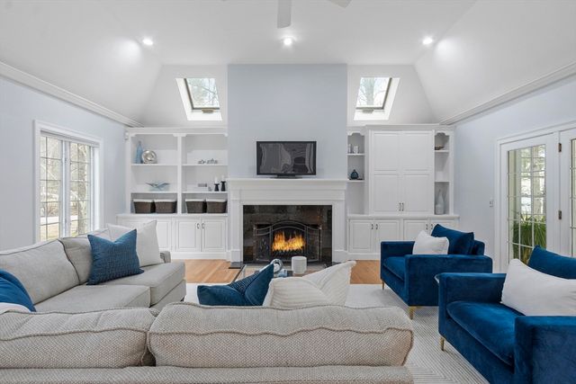 58 Buttrick Ln, Carlisle, MA 01741