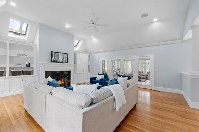 58 Buttrick Ln, Carlisle, MA 01741