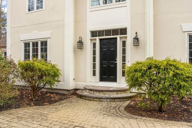 58 Buttrick Ln, Carlisle, MA 01741