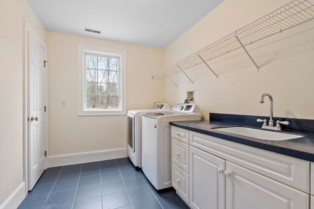 58 Buttrick Ln, Carlisle, MA 01741