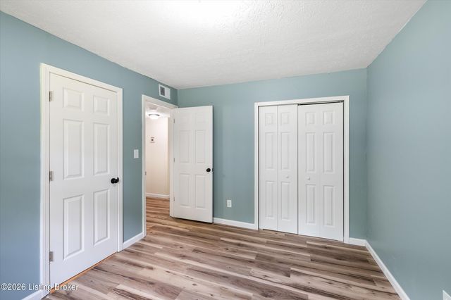 12308 Somerset Dr, Louisville, KY 40229