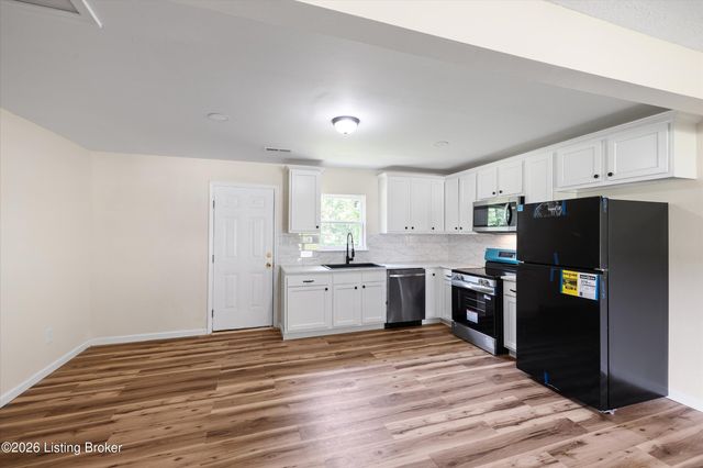 12308 Somerset Dr, Louisville, KY 40229