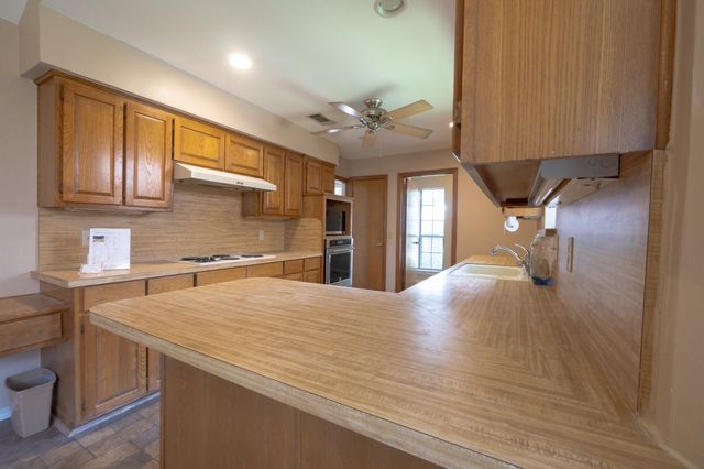 2505 Copper Creek Lane, Carrollton, TX 75006