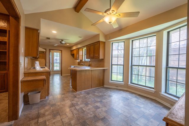 2505 Copper Creek Lane, Carrollton, TX 75006