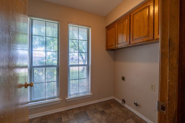 2505 Copper Creek Lane, Carrollton, TX 75006