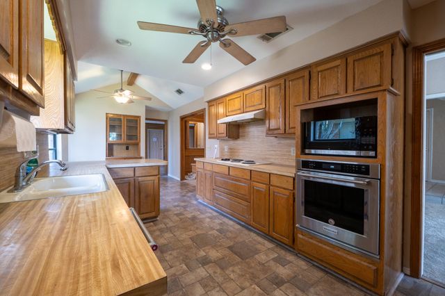 2505 Copper Creek Lane, Carrollton, TX 75006