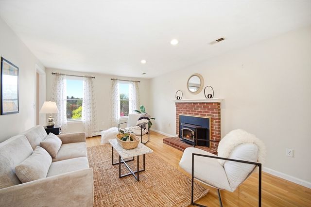 74 Bracken Drive, Marlborough, MA 01752