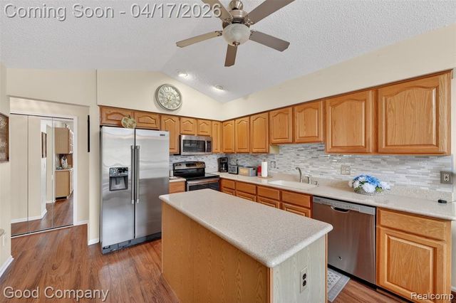 21650 River Ridge Trail, Farmington Hills, MI 48335