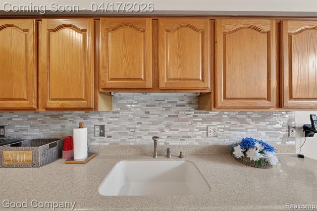 21650 River Ridge Trail, Farmington Hills, MI 48335