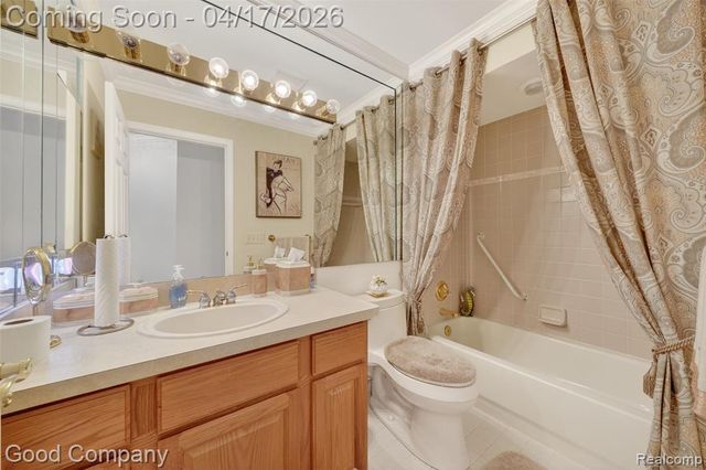 21650 River Ridge Trail, Farmington Hills, MI 48335