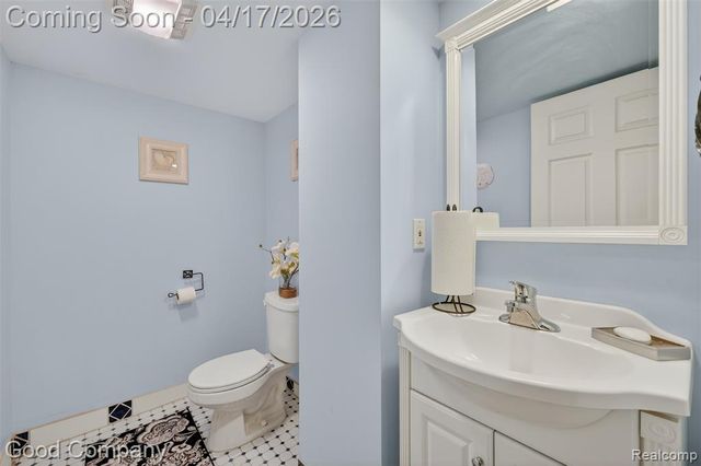 21650 River Ridge Trail, Farmington Hills, MI 48335