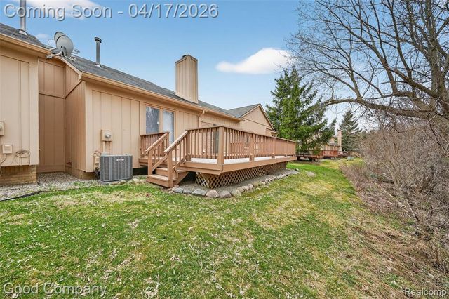 21650 River Ridge Trail, Farmington Hills, MI 48335