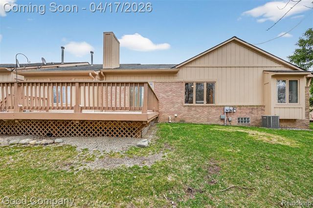 21650 River Ridge Trail, Farmington Hills, MI 48335